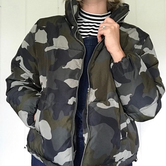 tumi carry on suitcase